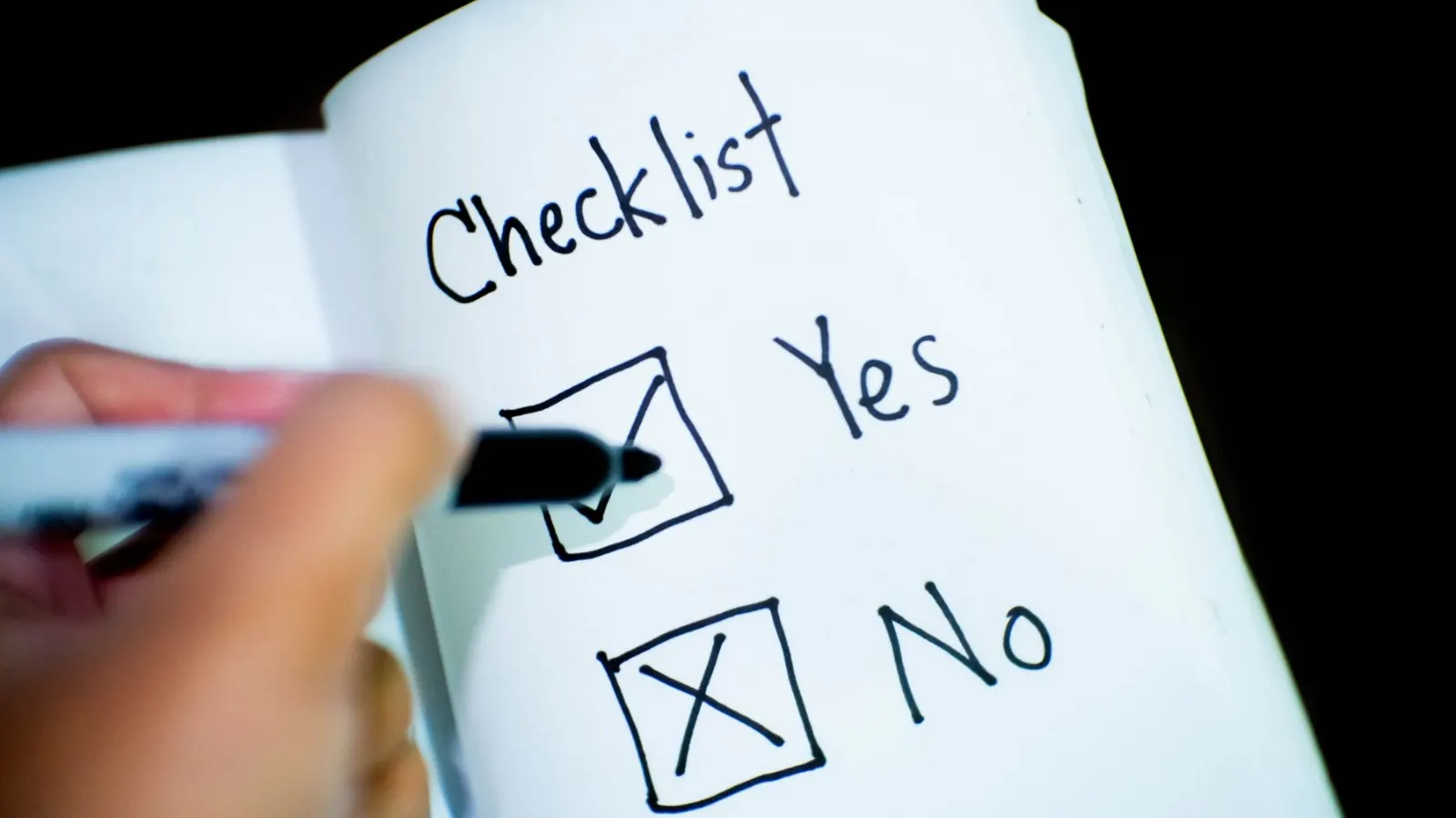 Kertas checklist dengan kotak Yes dicentang